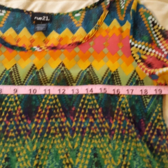 Rue  21 Semi Sheer Top - Picture 3 of 4